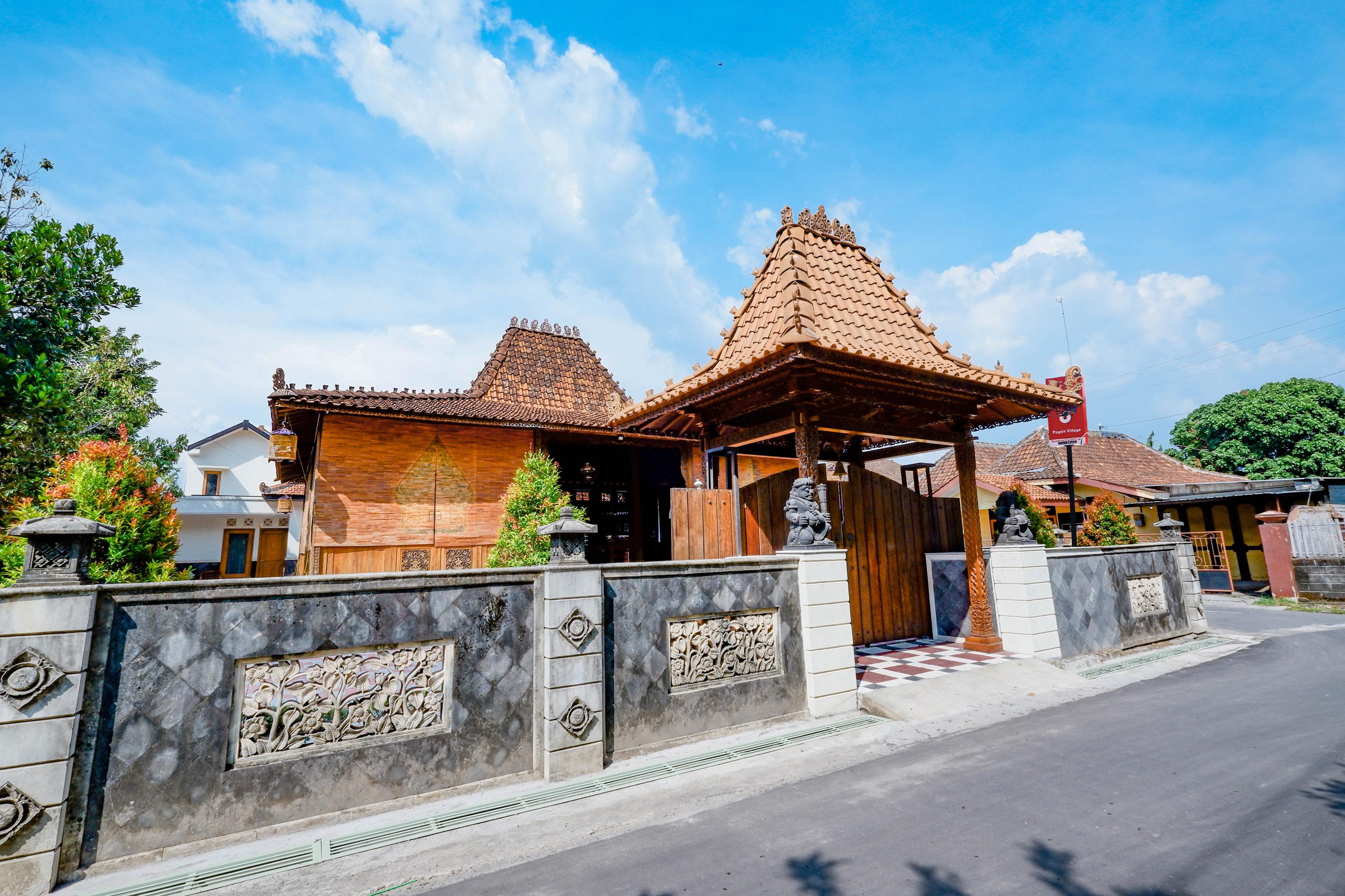 Oyo 2327 Pagsis Village Klaten Екстер'єр фото