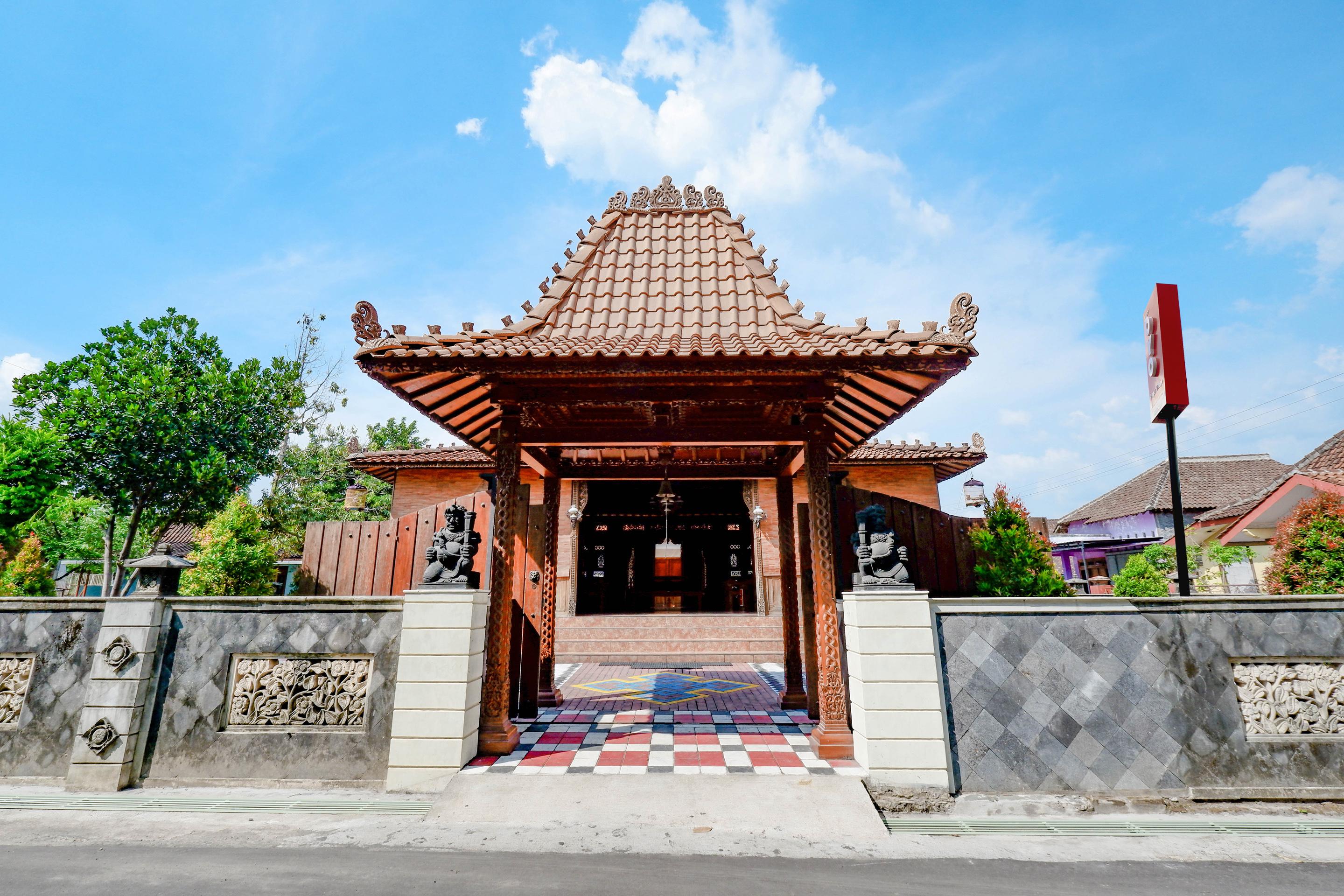 Oyo 2327 Pagsis Village Klaten Екстер'єр фото