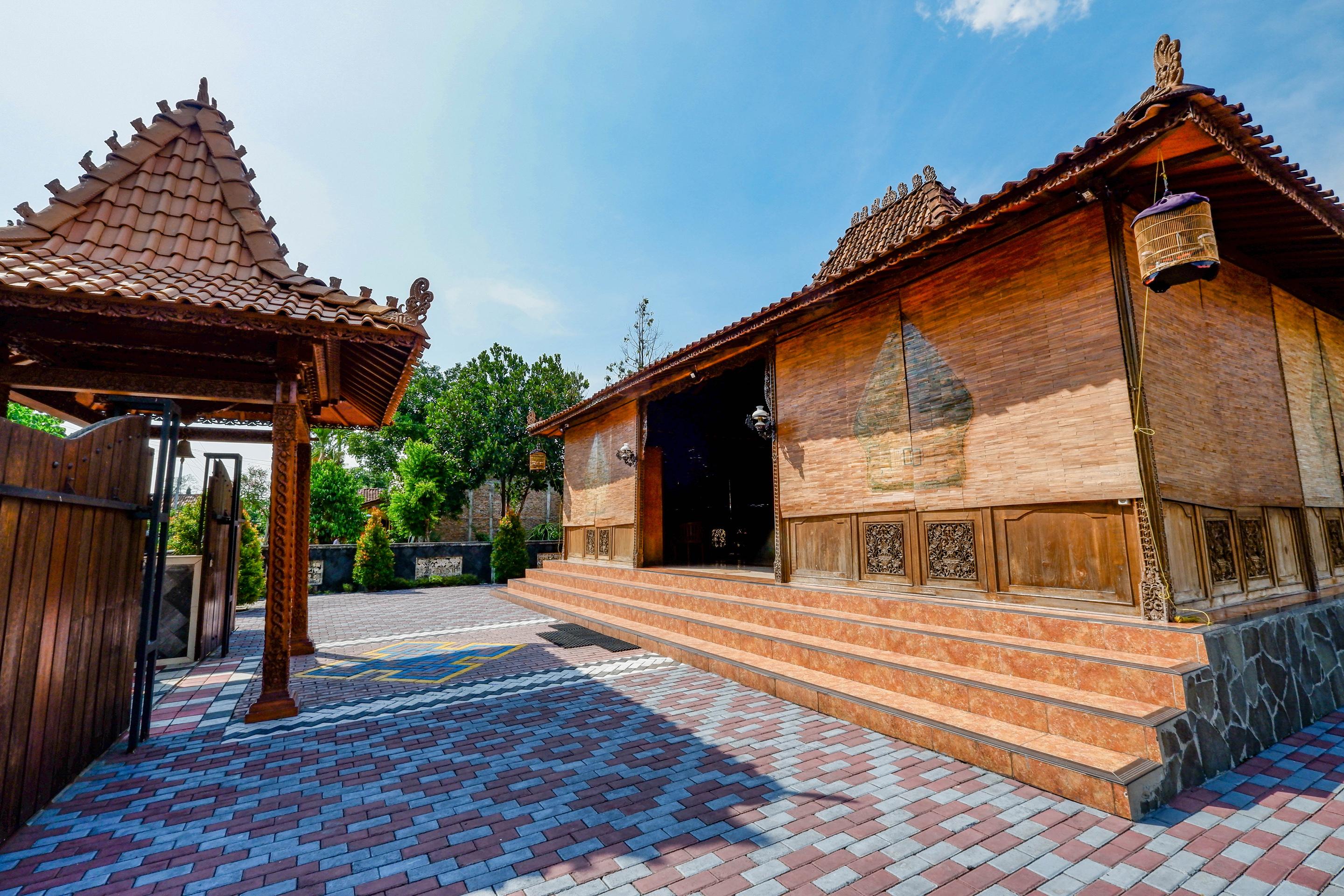 Oyo 2327 Pagsis Village Klaten Екстер'єр фото