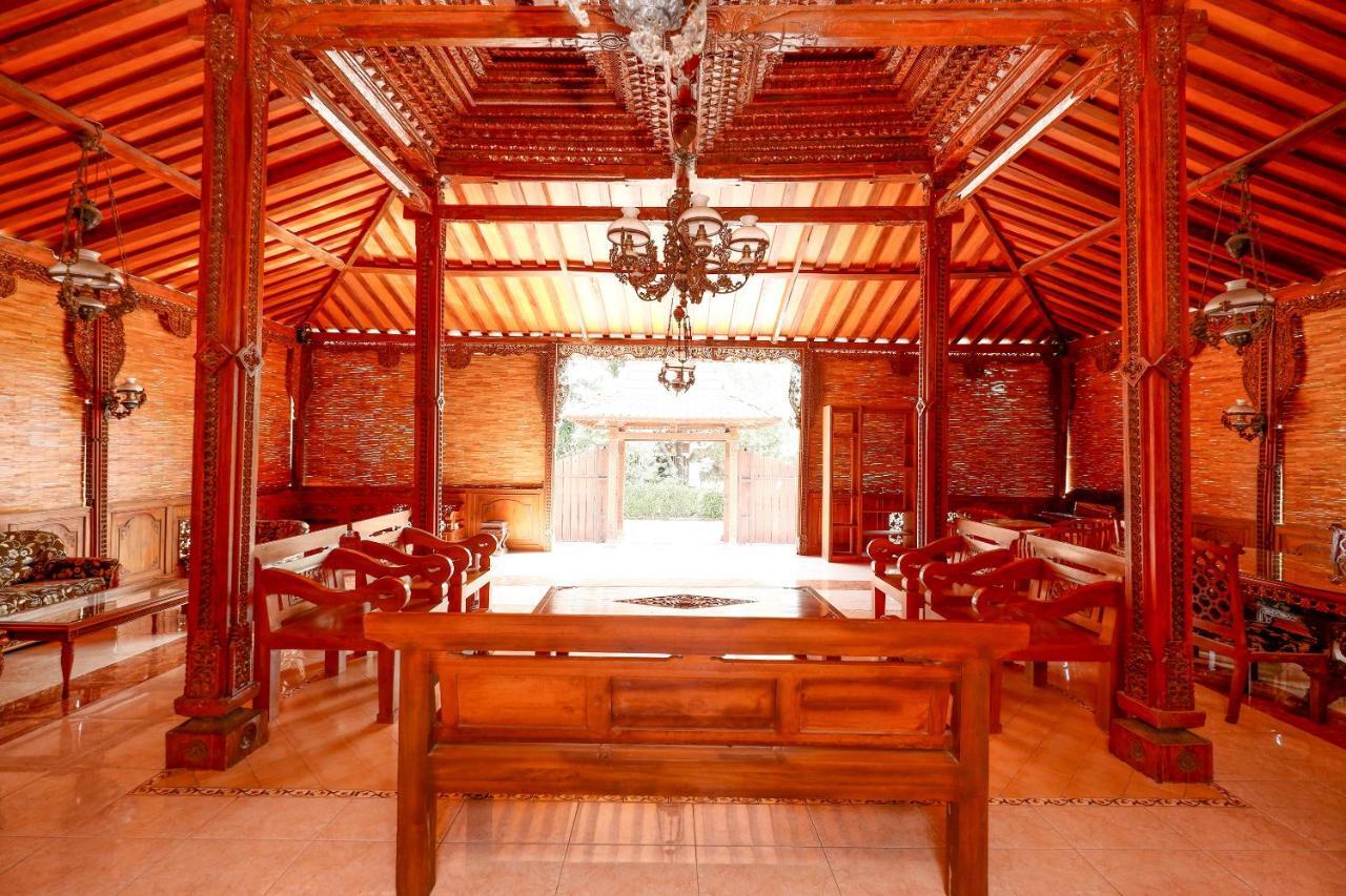 Oyo 2327 Pagsis Village Klaten Екстер'єр фото