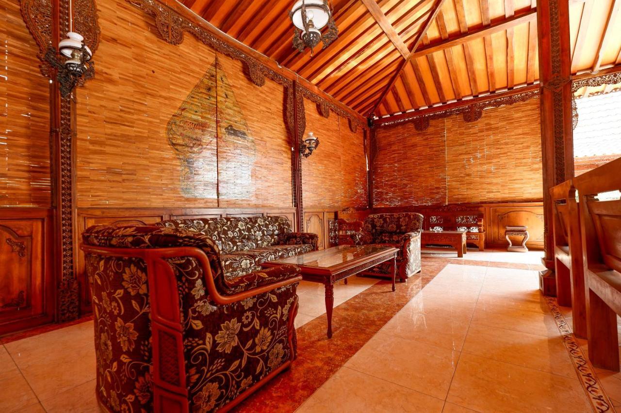 Oyo 2327 Pagsis Village Klaten Екстер'єр фото