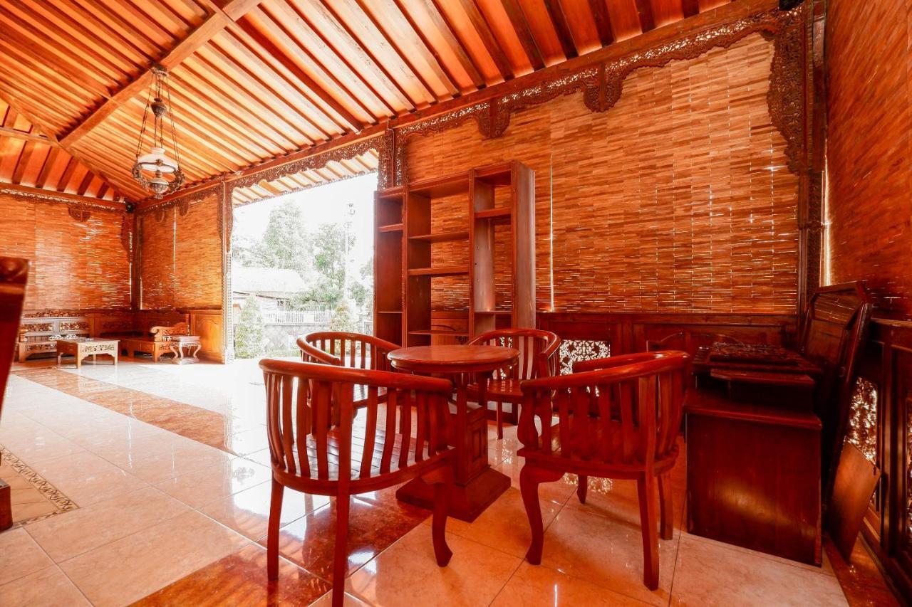 Oyo 2327 Pagsis Village Klaten Екстер'єр фото